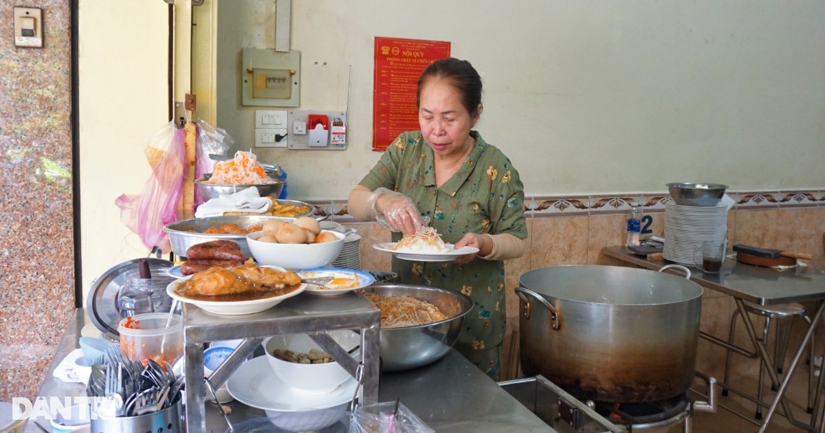 Chủ quán cơm ở TPHCM 