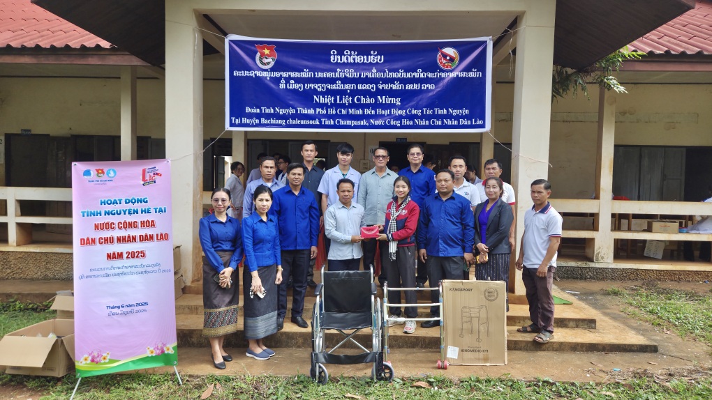 Kingsport trao tặng hàng trăm thiết bị y tế đến với người dân Lào - 3 Kingsport trao tặng hàng trăm thiết bị y tế đến với người dân Lào - 3