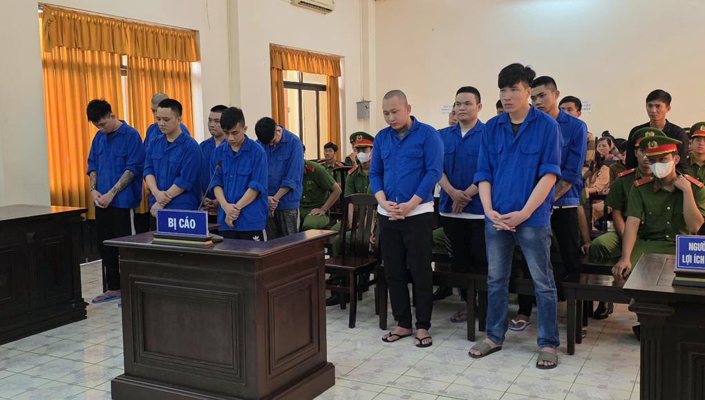 Bị cáo trong nhóm xả súng giải quyết mâu thuẫn lĩnh án cao nhất 11 năm tù - 1 Bị cáo trong nhóm xả súng giải quyết mâu thuẫn lĩnh án cao nhất 11 năm tù - 1