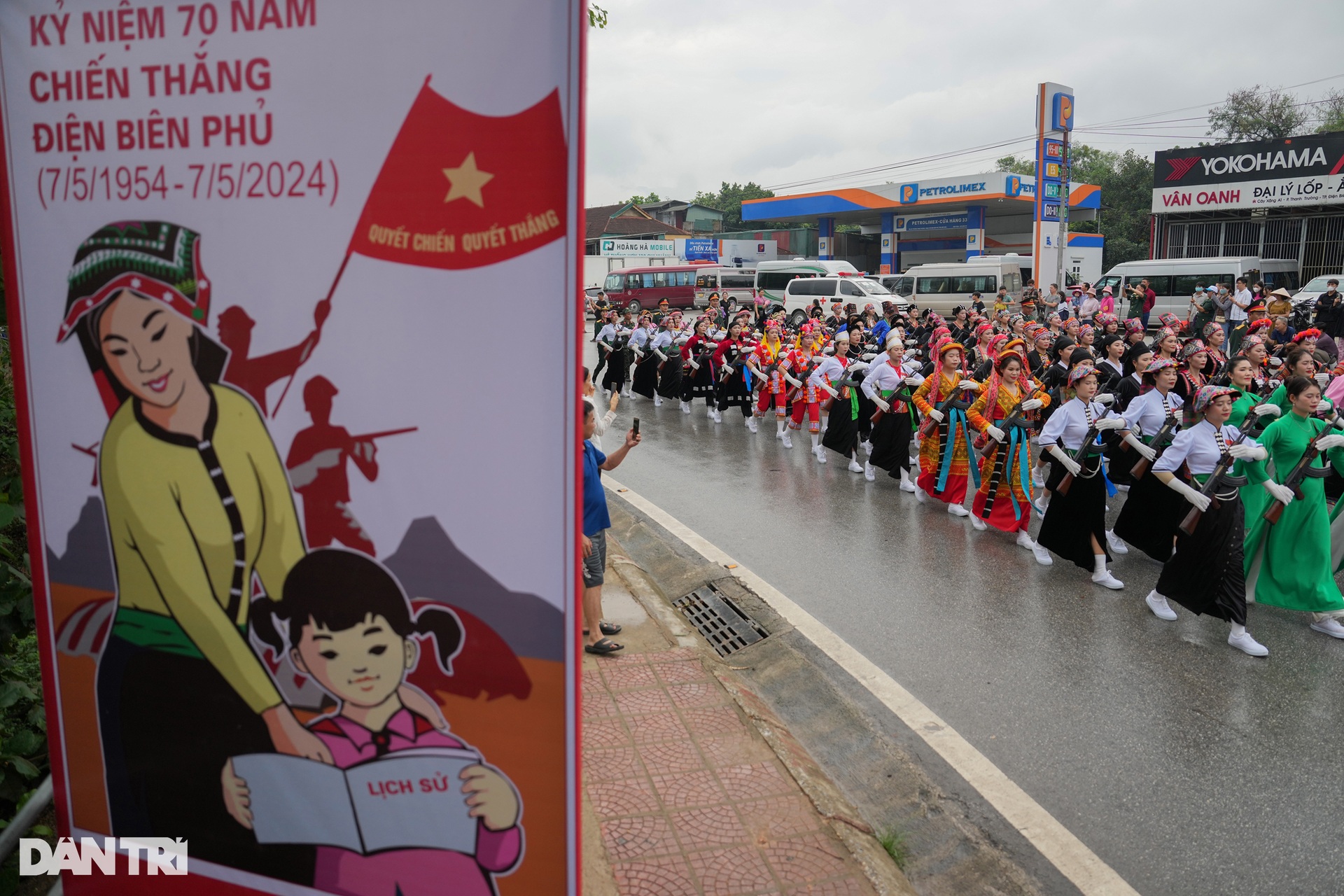 Hình ảnh ấn tượng Lễ diễu binh kỷ niệm 70 năm Chiến thắng Điện Biên Phủ - 19 Hình ảnh ấn tượng Lễ diễu binh kỷ niệm 70 năm Chiến thắng Điện Biên Phủ - 19