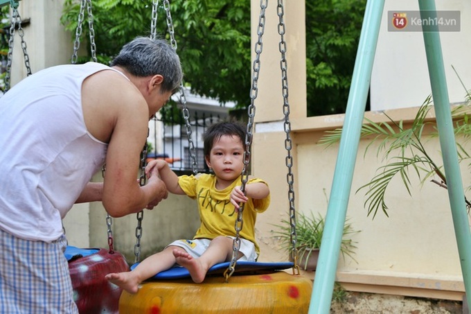 Hà Nội: Đồ phế liệu được tái chế làm khu thư giãn của người lớn, vui chơi miễn phí cho trẻ nhỏ - Ảnh 5. Hà Nội: Đồ phế liệu được tái chế làm khu thư giãn của người lớn, vui chơi miễn phí cho trẻ nhỏ - Ảnh 5.