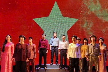 Chuyện Bác Hồ tới thăm gia đình nghèo dịp Tết lên sân khấu kịch