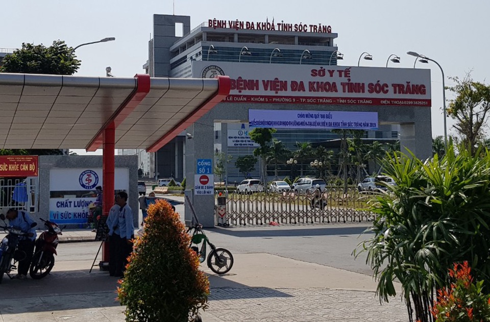 Nghi vấn bệnh nhân nhảy lầu tự tử tại Bệnh viện Sóc Trăng - 1 Nghi vấn bệnh nhân nhảy lầu tự tử tại Bệnh viện Sóc Trăng - 1