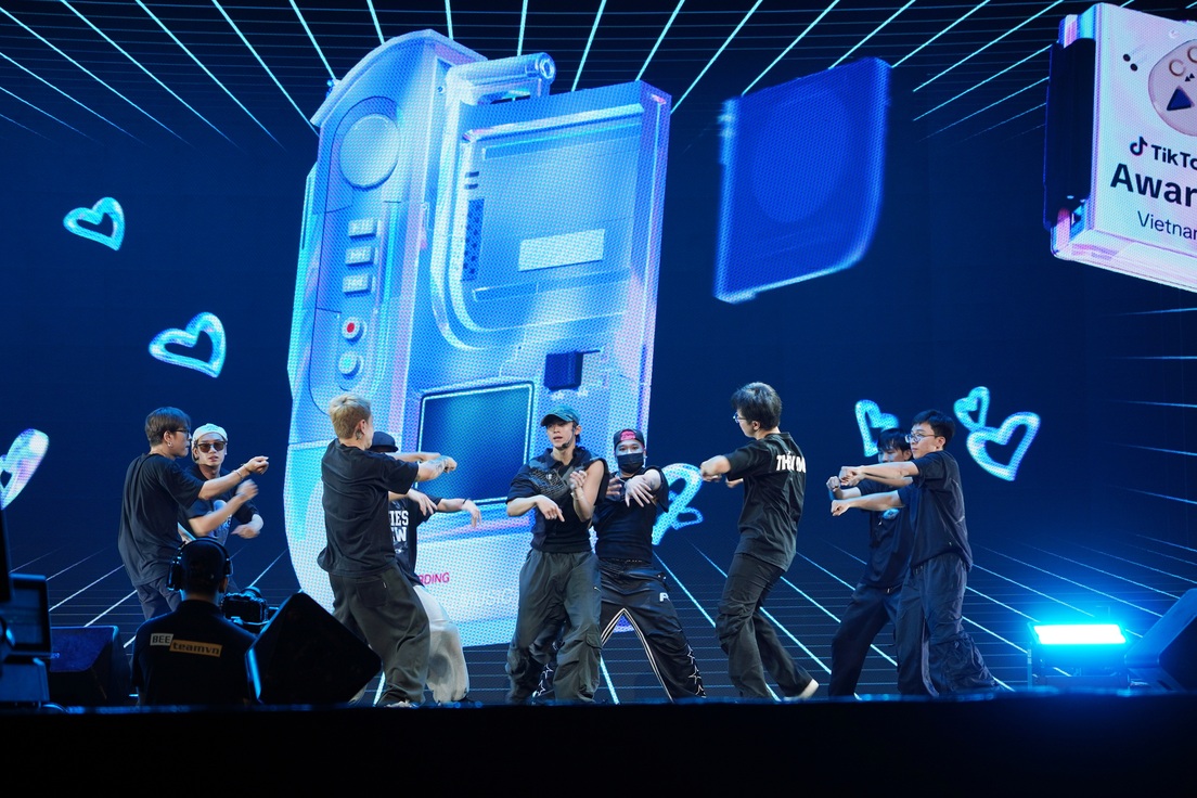 Văn Mai Hương, Erik và dàn sao tổng duyệt lễ trao giải TikTok