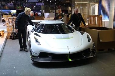 Thất vọng cách rời "cuộc chơi" của những siêu xe đình đám