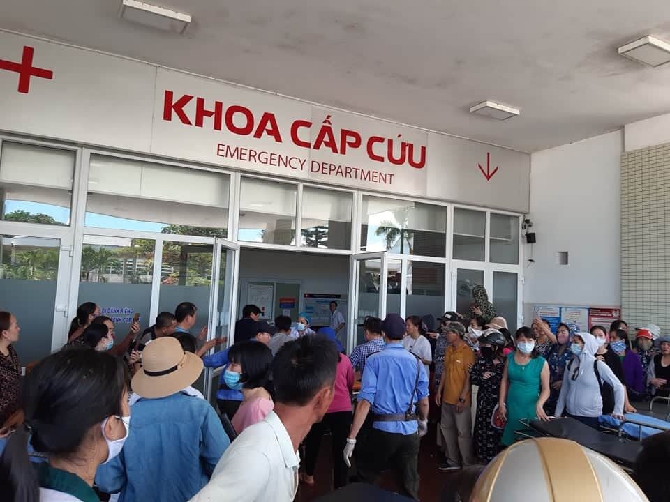 Những hình ảnh từ hiện trường vụ lật xe khách thảm khốc tại Quảng Bình - 5 Những hình ảnh từ hiện trường vụ lật xe khách thảm khốc tại Quảng Bình - 5