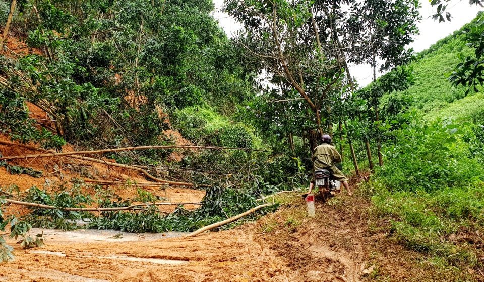 Huyện miền núi Quảng Nam ngổn ngang sau bão số 5 - 9