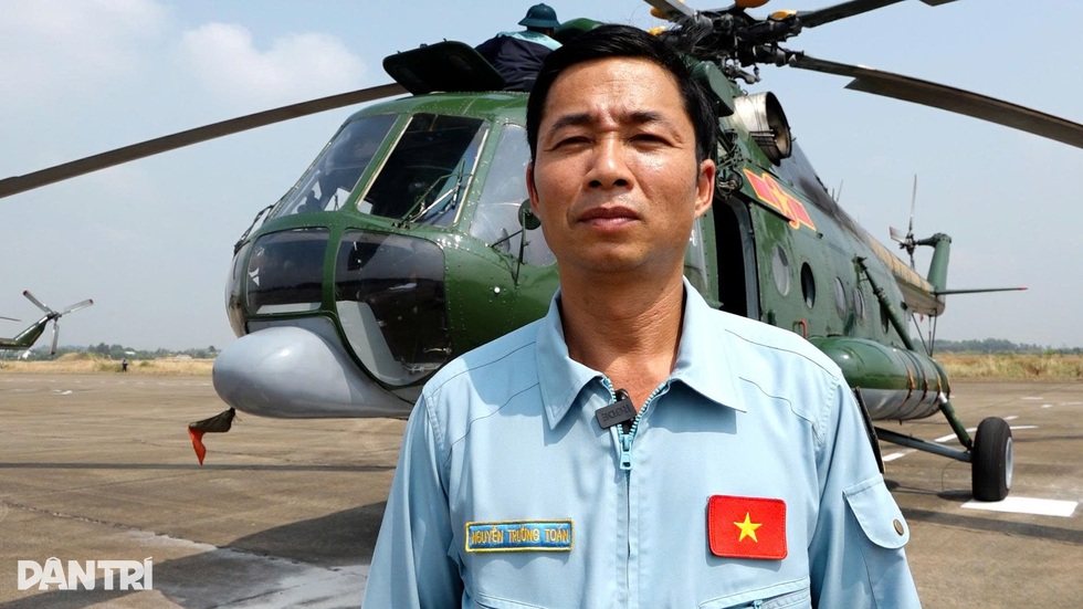 Tiết lộ đội hình bay kéo cờ lần đầu xuất hiện trên bầu trời Hà Nội cho 2/9 - 4 Tiết lộ đội hình bay kéo cờ lần đầu xuất hiện trên bầu trời Hà Nội cho 2/9 - 4