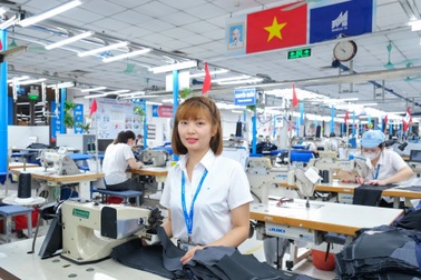 Ngày Phụ nữ Việt Nam rơi vào chủ nhật, người lao động có được nghỉ bù?