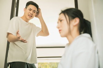 Bị sếp sàm sỡ, tôi mách chồng để rồi ngã ngửa khi nghe câu trả lời