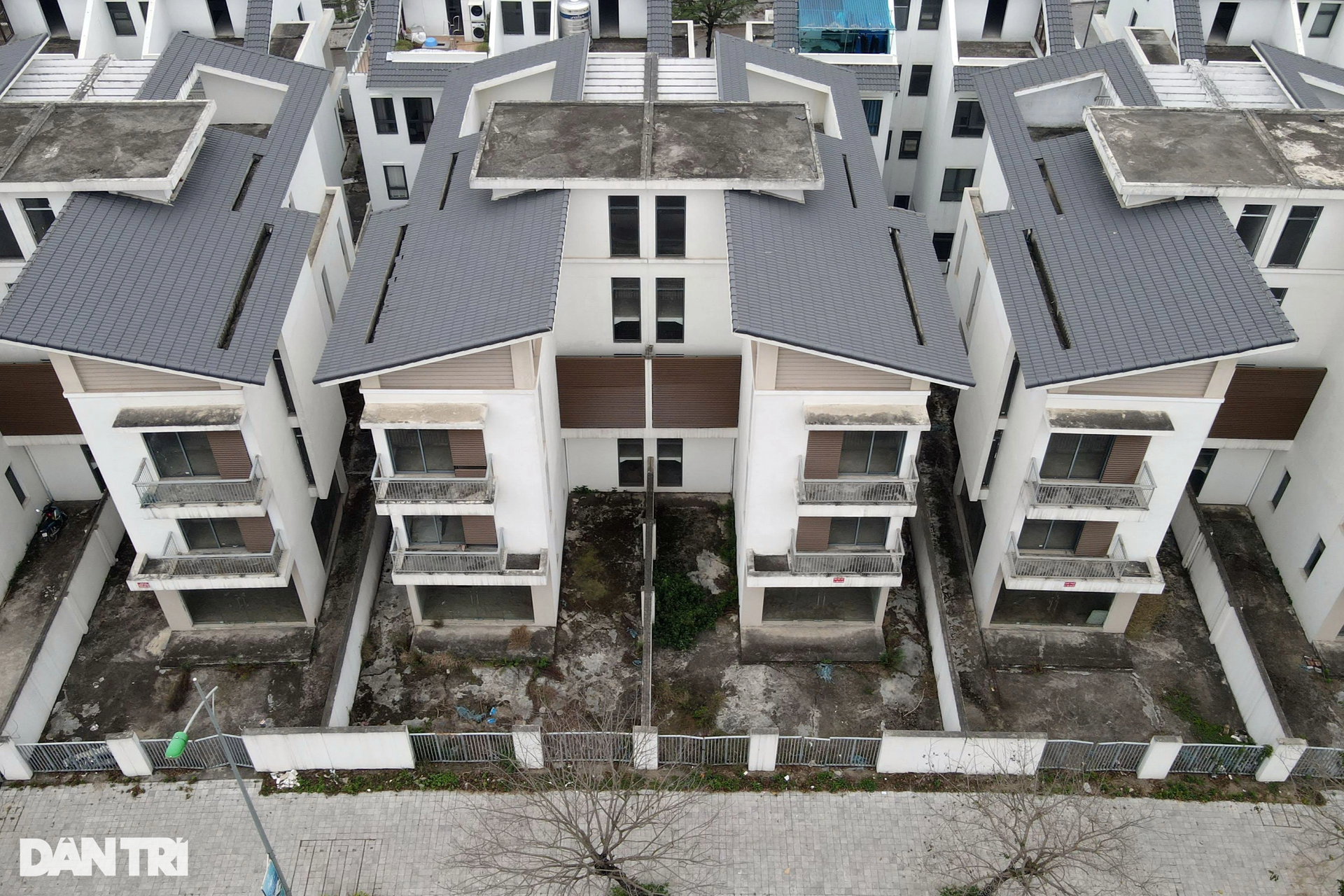 Tăng giá điên cuồng, hàng loạt biệt thự triệu đô vẫn vắng bóng người ở - 3 Tăng giá điên cuồng, hàng loạt biệt thự triệu đô vẫn vắng bóng người ở - 3