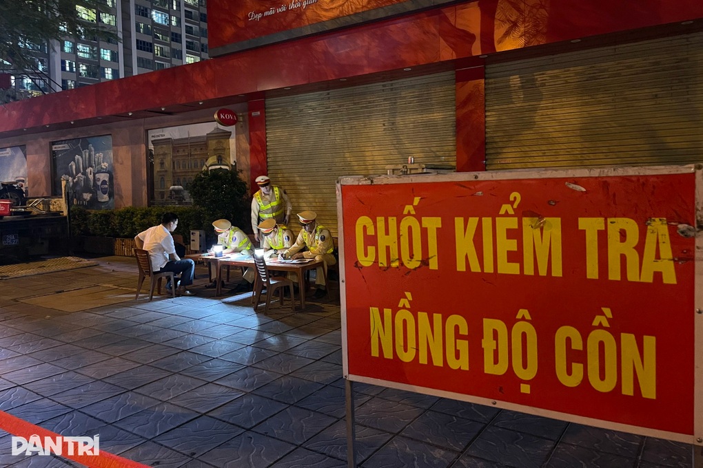 Vui liên hoan với bạn trong xóm trọ, nam sinh Hà Nội dính nồng độ cồn - 1 Vui liên hoan với bạn trong xóm trọ, nam sinh Hà Nội dính nồng độ cồn - 1