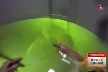 Clip thủy thủ tàu ngầm Nga thoát hiểm qua ống phóng lôi