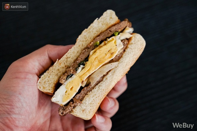 Ăn thử burger vị phở vừa ra mắt của McDonald’s: Thơm nức mũi, đủ ngon nhưng hình như thiếu món gia vị quan trọng nhất? - Ảnh 8. Ăn thử burger vị phở vừa ra mắt của McDonald’s: Thơm nức mũi, đủ ngon nhưng hình như thiếu món gia vị quan trọng nhất? - Ảnh 8.
