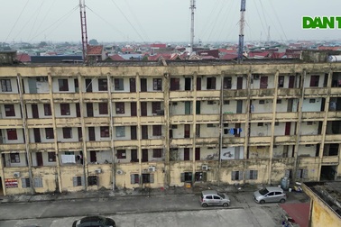 Khu tập thể 50 tuổi xập xệ, công nhân "vừa ở vừa lo"
