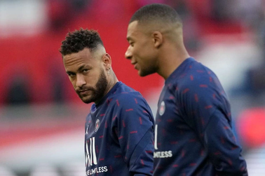 Neymar, Mbappe mâu thuẫn nghiêm trọng, PSG rối như tơ vò