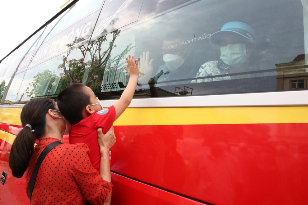 Lá đơn của nhóm cán bộ y tế xin tiếp tục ở lại chia lửa với Bình Dương - 4 Lá đơn của nhóm cán bộ y tế xin tiếp tục ở lại chia lửa với Bình Dương - 4