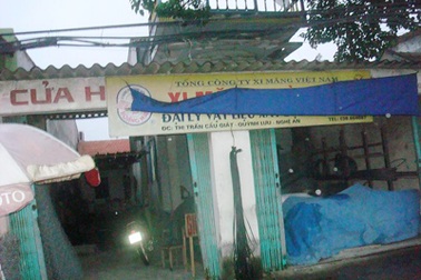 Người mẹ trẻ thắt cổ bằng dây thép