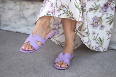 Đôi dép có giá hơn 19 triệu đồng vẫn khiến nhiều chị em săn đón