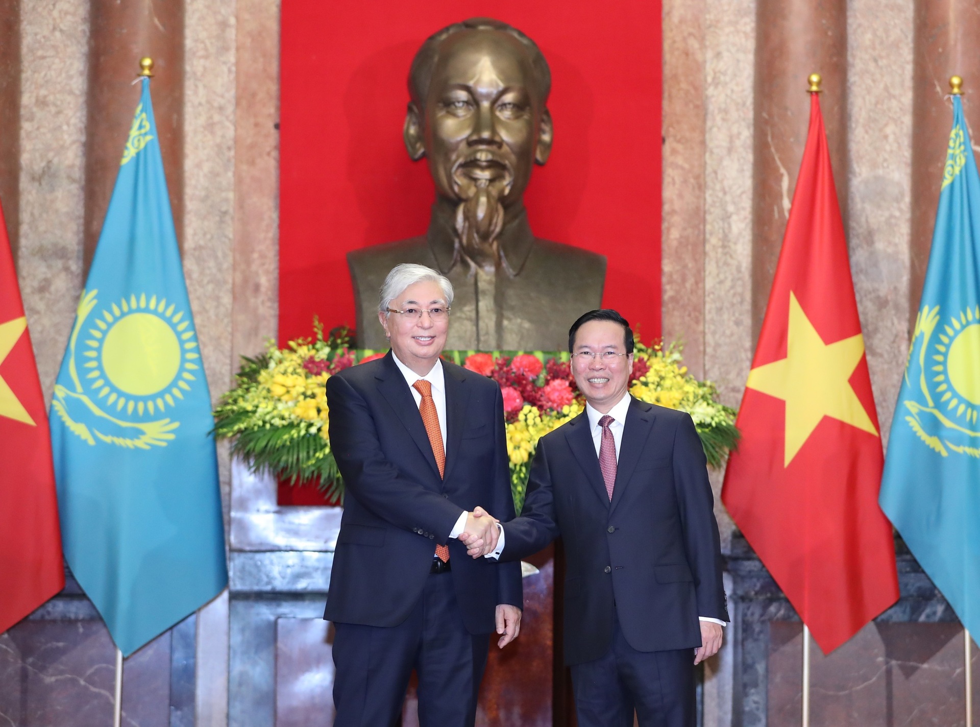 Toàn cảnh lễ đón Tổng thống Kazakhstan thăm chính thức Việt Nam - 4 Toàn cảnh lễ đón Tổng thống Kazakhstan thăm chính thức Việt Nam - 4