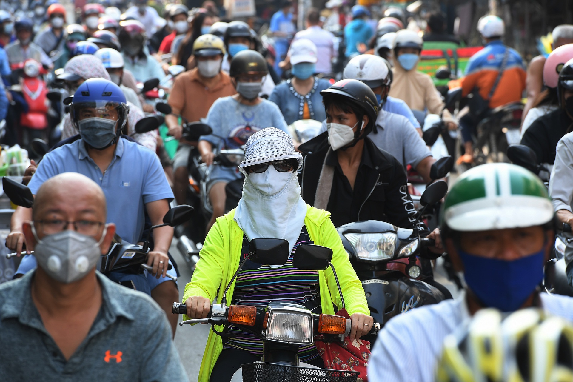 Đường phố TPHCM kẹt cứng ngày đầu người dân trở lại làm việc sau nghỉ lễ - 8 Đường phố TPHCM kẹt cứng ngày đầu người dân trở lại làm việc sau nghỉ lễ - 8