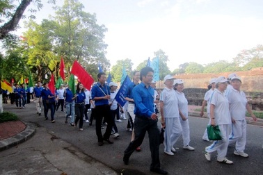 3.000 người đi bộ, đạp xe tuyên truyền bảo vệ môi trường