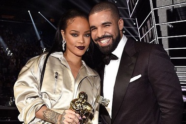 Rihanna chia tay Drake vì bạn trai ngoại tình