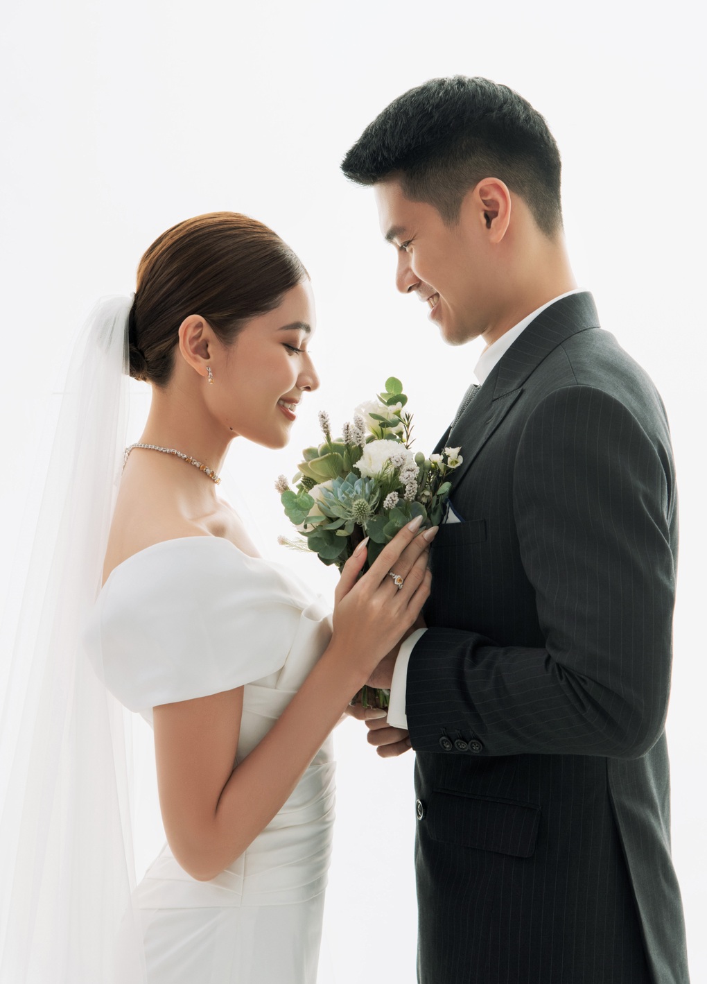 Á hậu Thùy Dung lần đầu công khai chân dung chồng doanh nhân cao 1,83m - 3 Á hậu Thùy Dung lần đầu công khai chân dung chồng doanh nhân cao 1,83m - 3