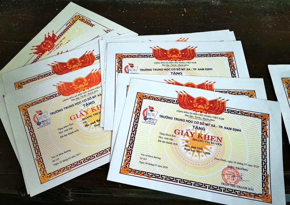 Rớt nước mắt cảnh vợ chồng ung thư, thương các con ngoan, học cực giỏi - 5 Rớt nước mắt cảnh vợ chồng ung thư, thương các con ngoan, học cực giỏi - 5