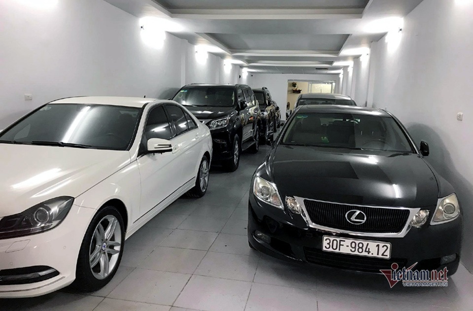 Những ngày buồn hiu, ô tô cũ bán lỗ trăm triệu vẫn ế khách - 2 Những ngày buồn hiu, ô tô cũ bán lỗ trăm triệu vẫn ế khách - 2