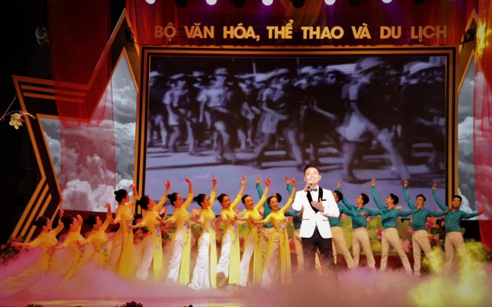 Chương trình nghệ thuật đặc biệt Những mùa thu lịch sử - 1 Chương trình nghệ thuật đặc biệt Những mùa thu lịch sử - 1