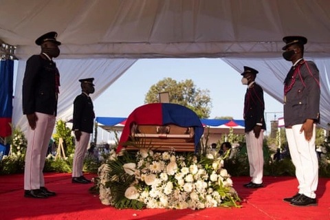 Nổ súng tại lễ tang Tổng thống Haiti, quan khách vội vã tìm nơi trú ẩn