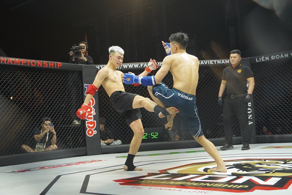 Trần Quang Lộc hạ knock-out Lý Tiểu Long của Trung Quốc - 8 Trần Quang Lộc hạ knock-out Lý Tiểu Long của Trung Quốc - 8