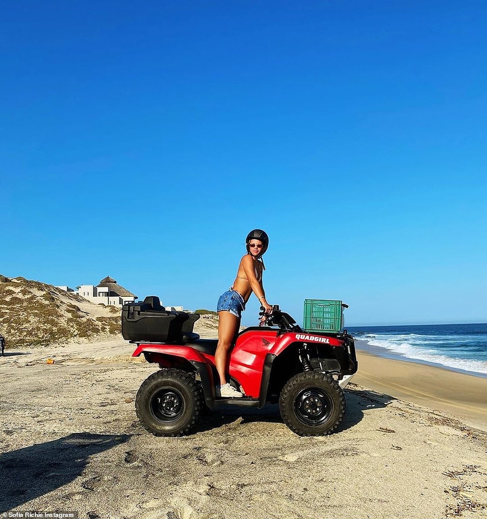 Sofia Richie bốc lửa đón tuổi 22 - 6 Sofia Richie bốc lửa đón tuổi 22 - 6
