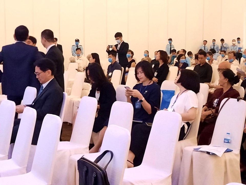 ĐHCĐ thường niên của Eximbank tiếp tục thất bại, cổ đông chán nản ra về - 3 ĐHCĐ thường niên của Eximbank tiếp tục thất bại, cổ đông chán nản ra về - 3