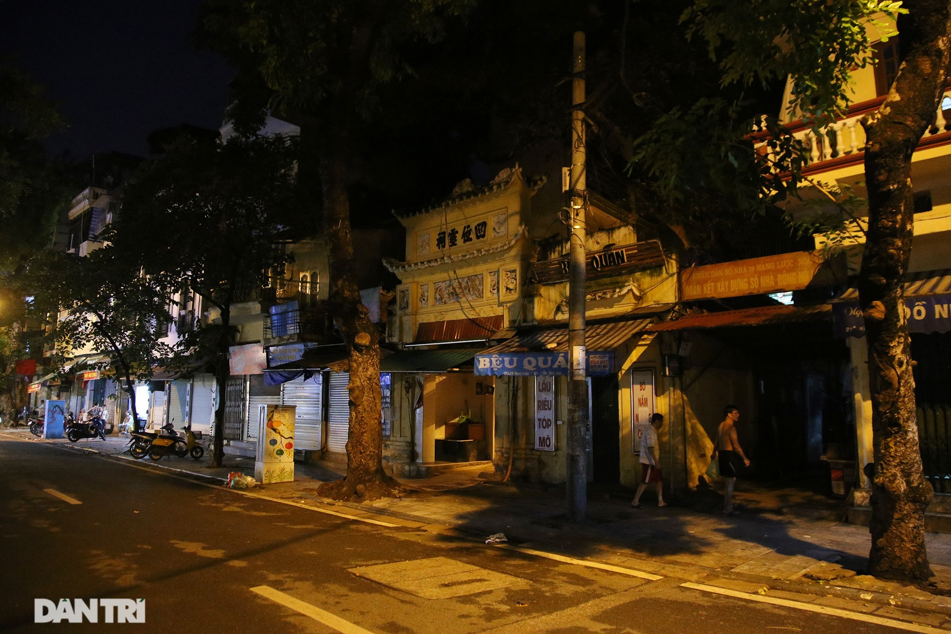 So sánh: Hình ảnh chợ trung thu vắng lặng khác biệt cảnh đông đúc mọi năm - 10