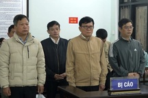 Phiên tòa xử vụ nhận hối lộ phải tạm hoãn vì gần 540 người vắng mặt