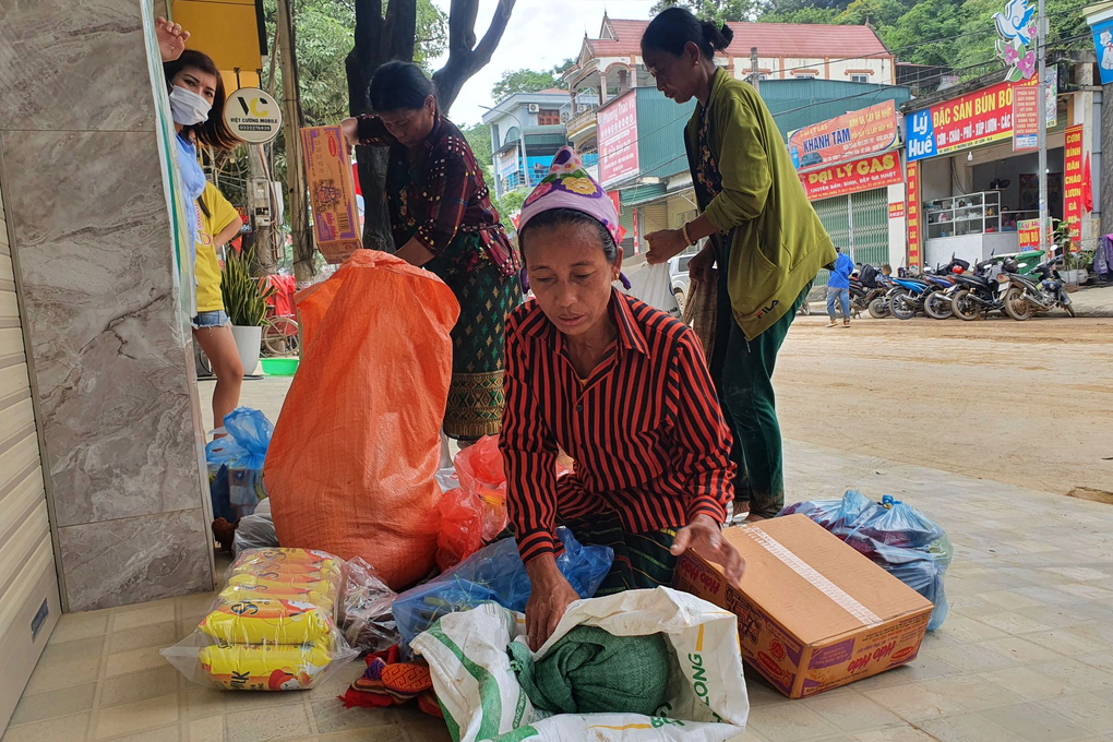 Mặt hàng cứu trợ đặc biệt của chàng trai chưa vợ gửi người dân bị lũ quét - 4 Mặt hàng cứu trợ đặc biệt của chàng trai chưa vợ gửi người dân bị lũ quét - 4