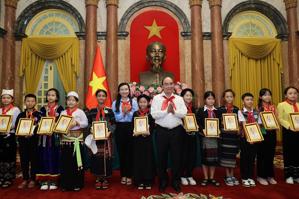 Chủ tịch nước gặp mặt thân mật thiếu nhi tiêu biểu các dân tộc - 2 Chủ tịch nước gặp mặt thân mật thiếu nhi tiêu biểu các dân tộc - 2