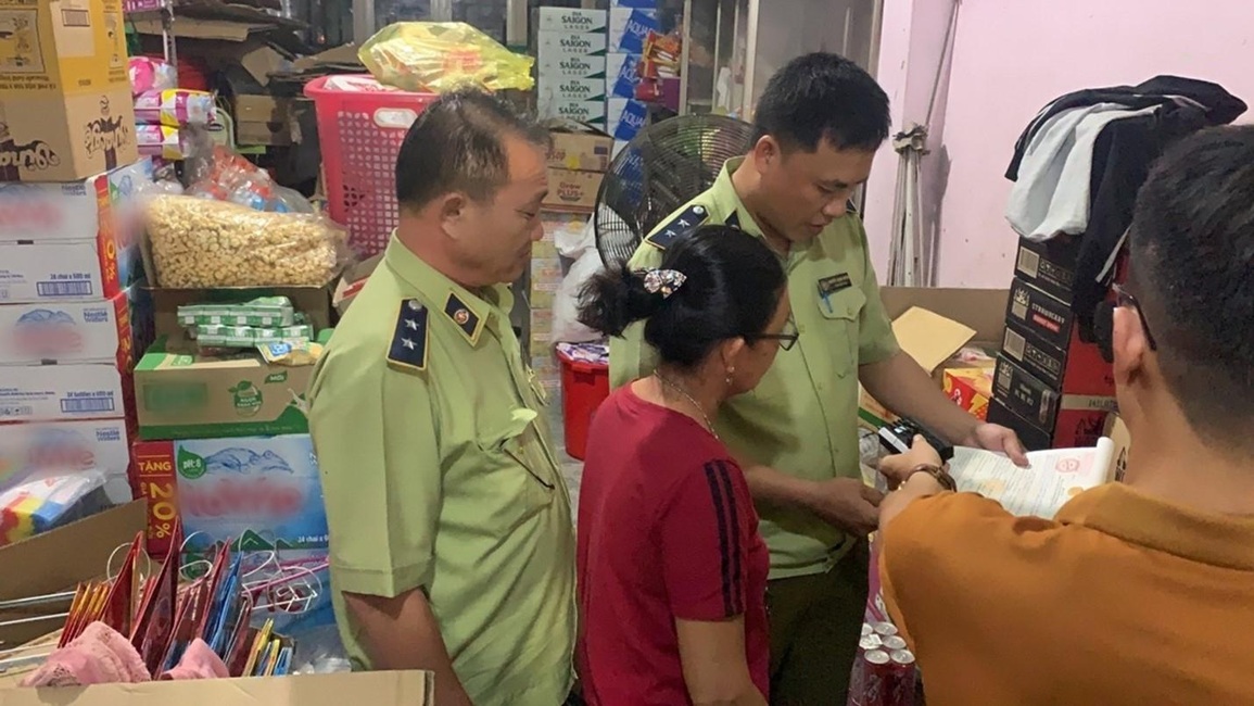 Phạt tới 3 triệu đồng dù chỉ mua một bao thuốc lá lậu - 3 Phạt tới 3 triệu đồng dù chỉ mua một bao thuốc lá lậu - 3