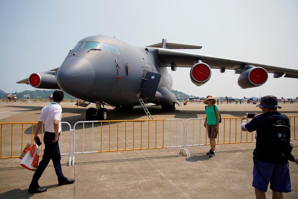 Trung Quốc khoe vũ khí nội địa trong triển lãm hàng không - 10 Trung Quốc khoe vũ khí nội địa trong triển lãm hàng không - 10