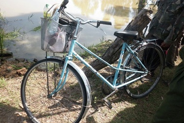 Người đàn ông chết không rõ nguyên nhân dưới ao