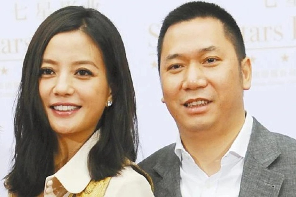 Triệu Vy bị phong sát, ông xã doanh nhân bí ẩn và giàu có ra sao? - 2 Triệu Vy bị phong sát, ông xã doanh nhân bí ẩn và giàu có ra sao? - 2