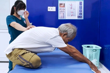 Căn bệnh làm người đàn ông co rút cơ không cầm nổi bát cơm, đau đớn nặng nề