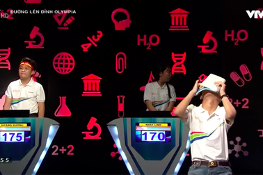 Cuộc thi Tháng Olympia rượt đuổi gay cấn, cả 4 thí sinh đều chọn Ngôi sao hi vọng