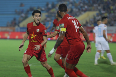 Cầu thủ "bay lắc" và bóng ma tiêu cực sân cỏ