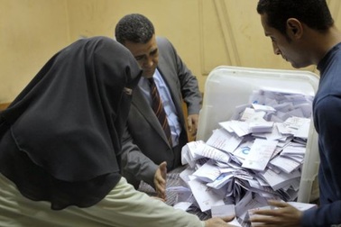 Ai Cập: Phe Hồi giáo thắng sít sao trưng cầu dân ý về dự thảo Hiến pháp