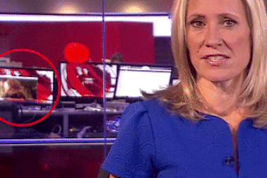 Sự cố hài hước xuất hiện trong bản tin trực tiếp