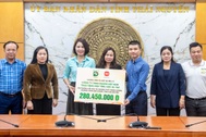 Báo Dân trí trao tặng hơn 280 triệu đồng tới 2 trường học tại Thái Nguyên