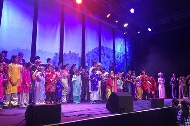 Người Việt tại Pháp đón Tết cổ truyền xa xứ